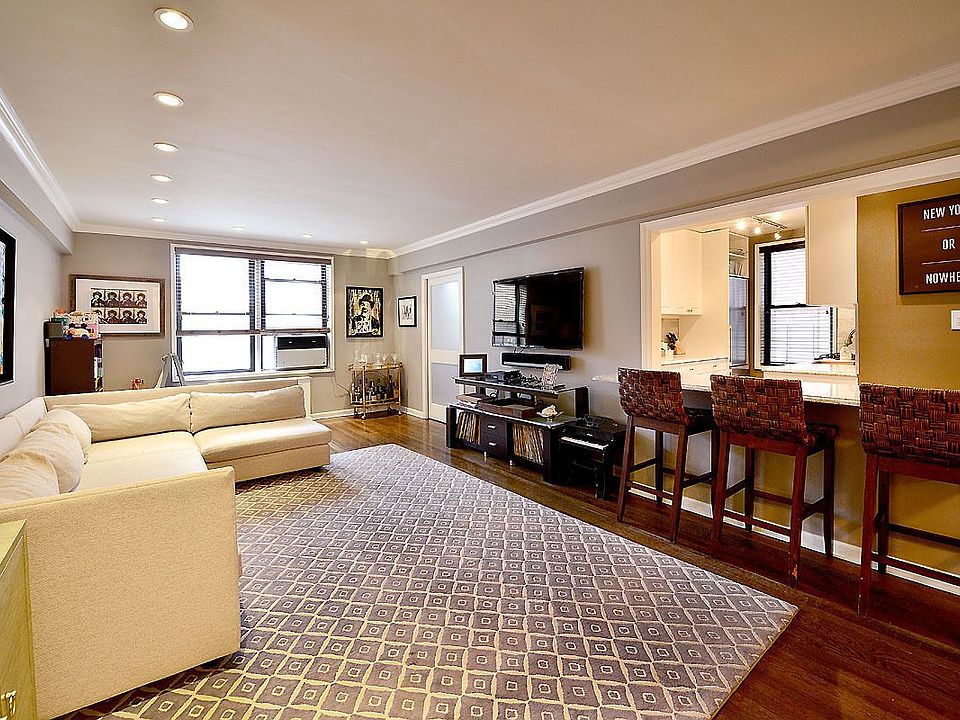 1st image of 30 E 9th St APT 3MM