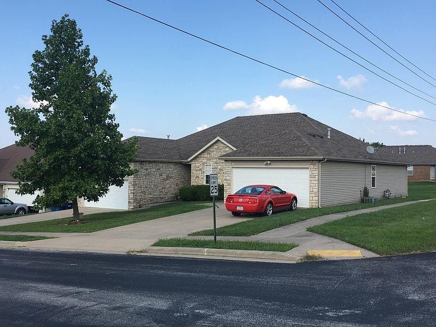 2nd image of 100 N Bailey Cir