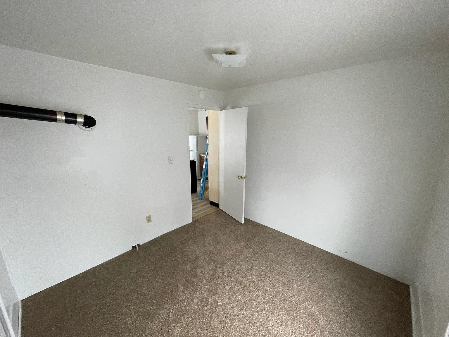 1 bed, 300 sqft, $750 — Photo 3