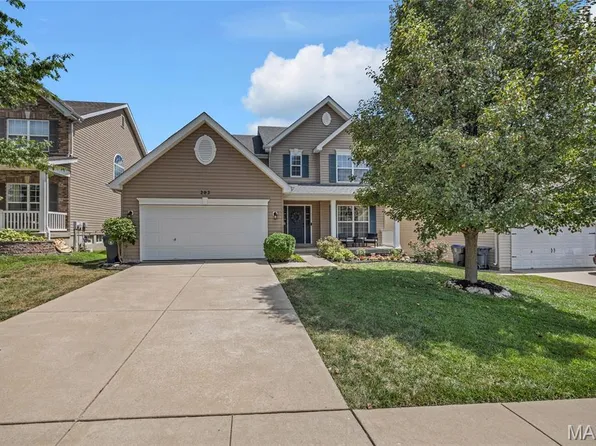 202 Wyndtrace Ct, Lake Saint Louis, MO 63367