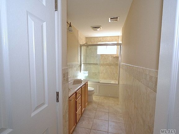 5th image of 70 Lidge Dr