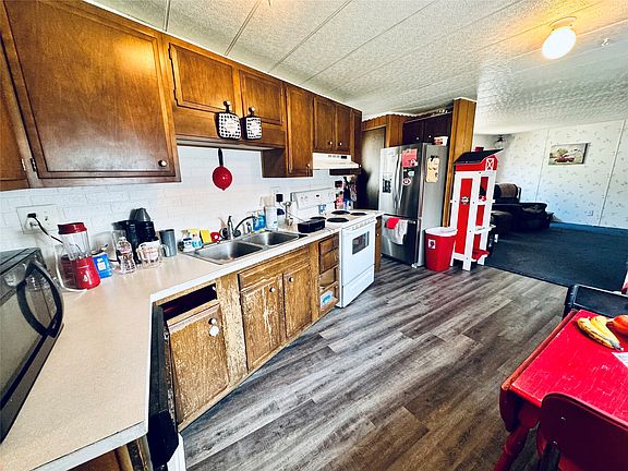 5th image of 521 S Caravan St