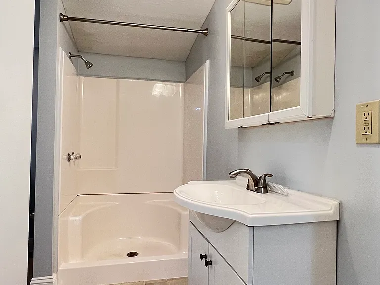 Full Jack-and-Jill bathroom