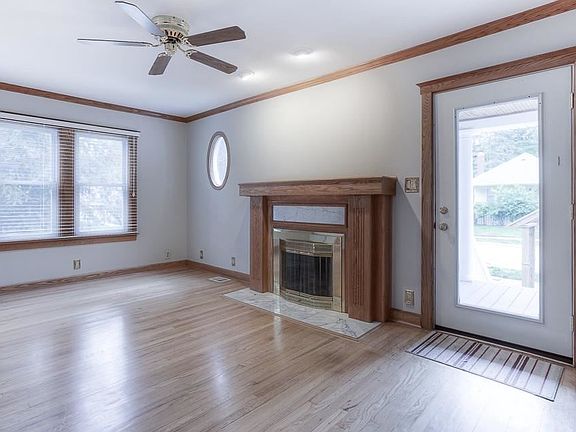 5th image of 715 Hilldale Dr