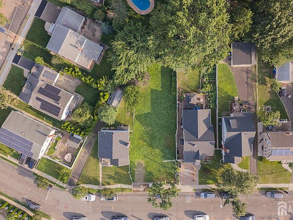 3rd image of 272 Beechwood Ave