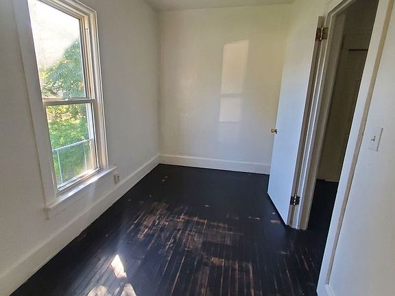 4th image of 1634 Mead St