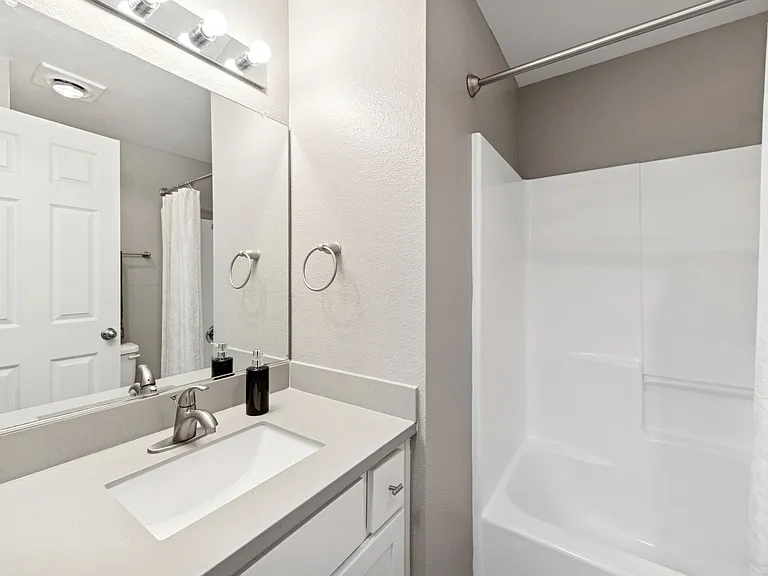 Oak Hill Apartments — Photo 16