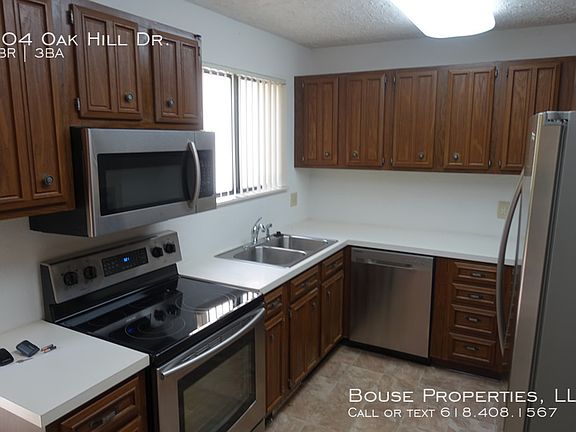 2nd image of 104 Oak Hill Dr