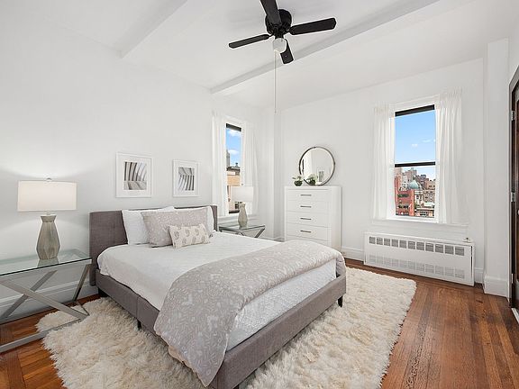5th image of 157 E 72nd St APT 10A