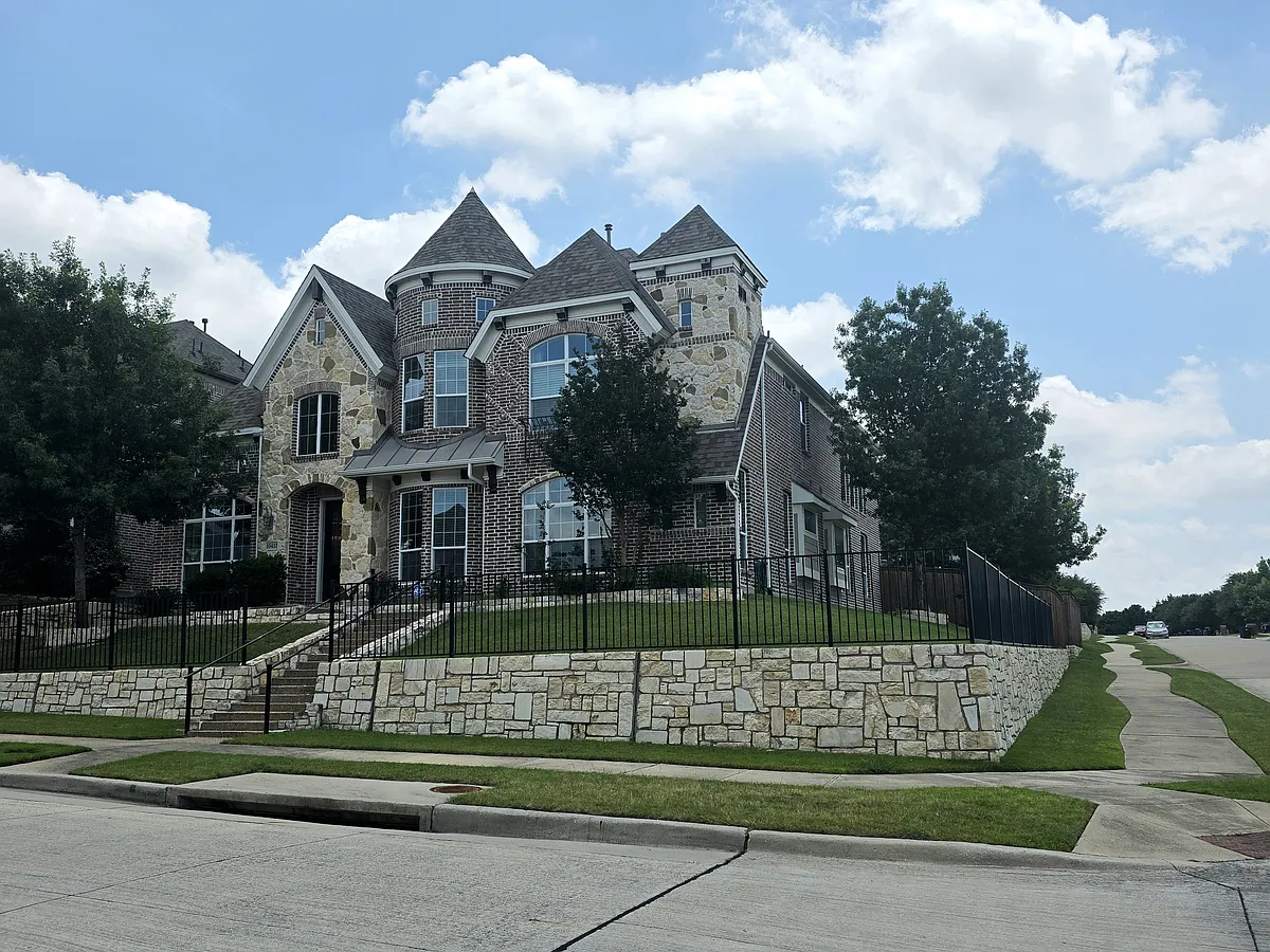 Building Photo - 10411 Railswood Dr