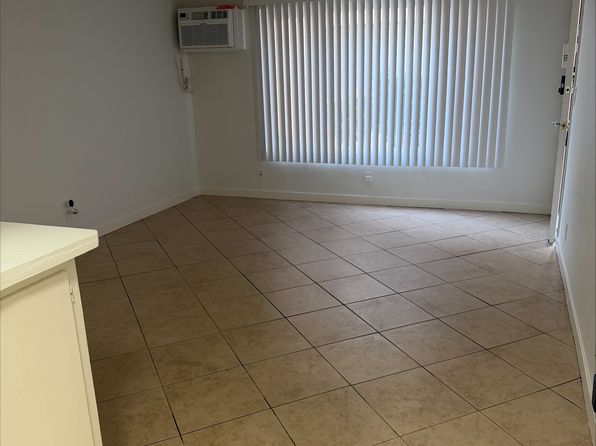 15526 Nordhoff St #Q35