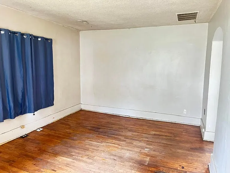 244 N Vine St — Photo 17