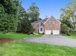 4 Blue Ridge Cir, Scotch Plains, NJ 07076