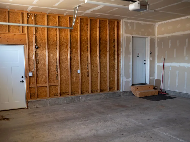 557 Mace Dr — Photo 32