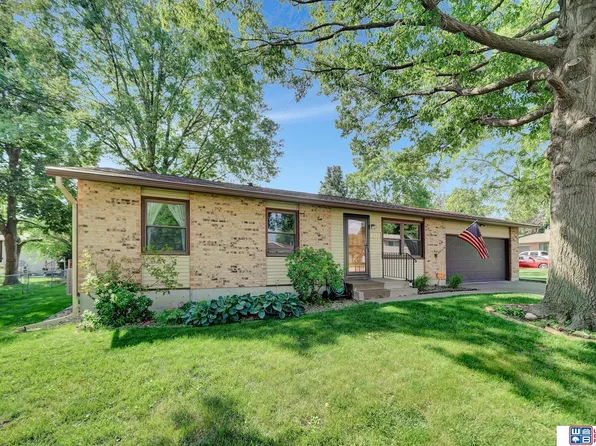 4750 Goldenrod Ln, Lincoln, NE 68512