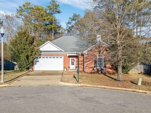 1393 Cloverbrook Cir, Auburn, AL 36832