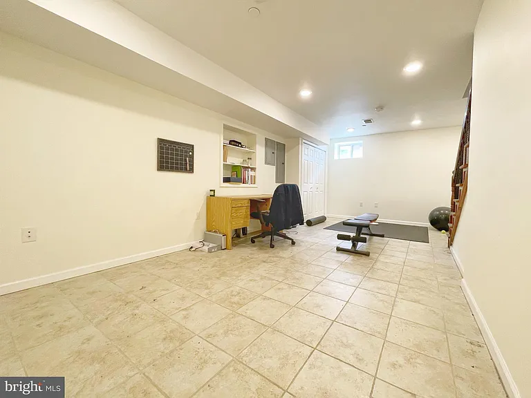 1131 Green St #1 — Photo 13