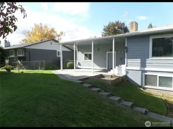 32 NE Tremont Dr #A, College Place, WA 99324