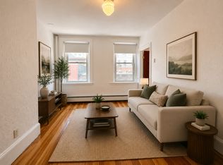 9 Thacher Ct, Boston, MA 02113