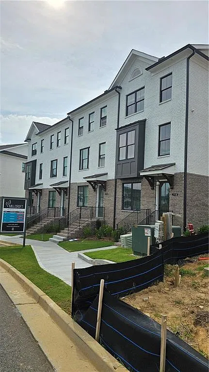3 bed, 3.5 bath, 1893 sqft, $2,800 — Photo 3