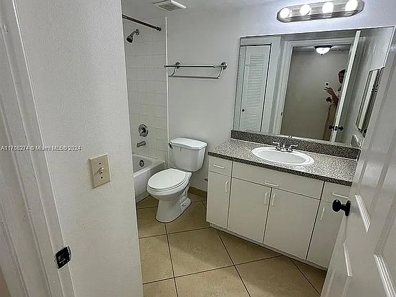 4th image of 5001 Wiles Rd APT 101