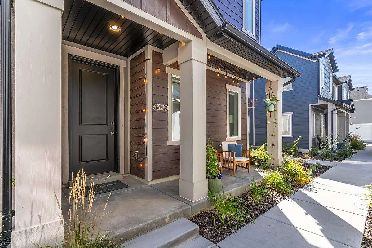 2 bed, 2.5 bath, 1584 sqft, $2,100 — Photo 4