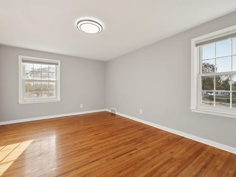 1010 SW Kenworthy Dr — Photo 12