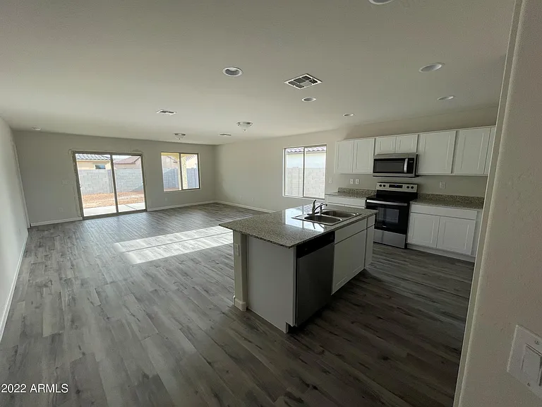 2029 E Velvet Pl — Photo 2