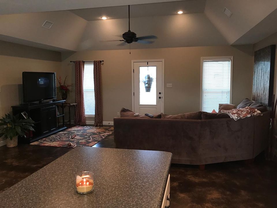2nd image of 118 Emma Dr