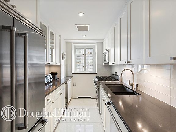 3rd image of 200 E 66th St APT E0503