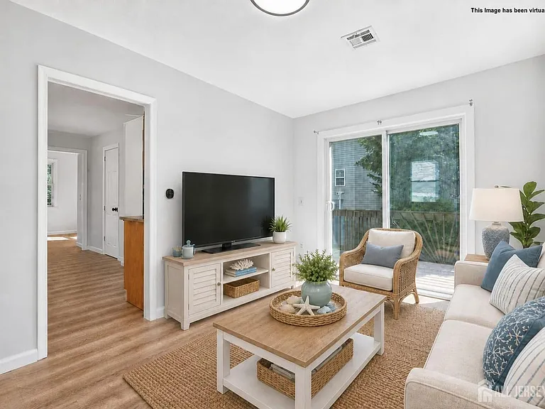 250 Brookside Ave — Photo 4