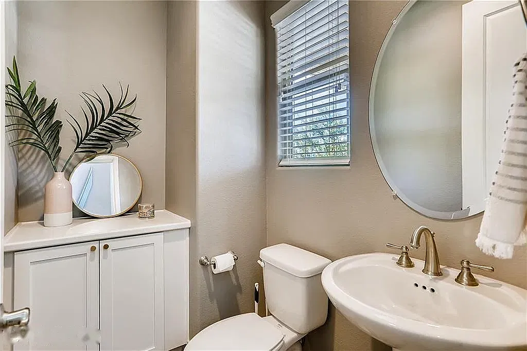 3 bed, 2.5 bath, 2638 sqft, $3,600 — Photo 4