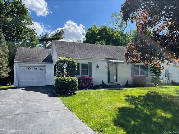 2nd image of 19 Hilltop Dr