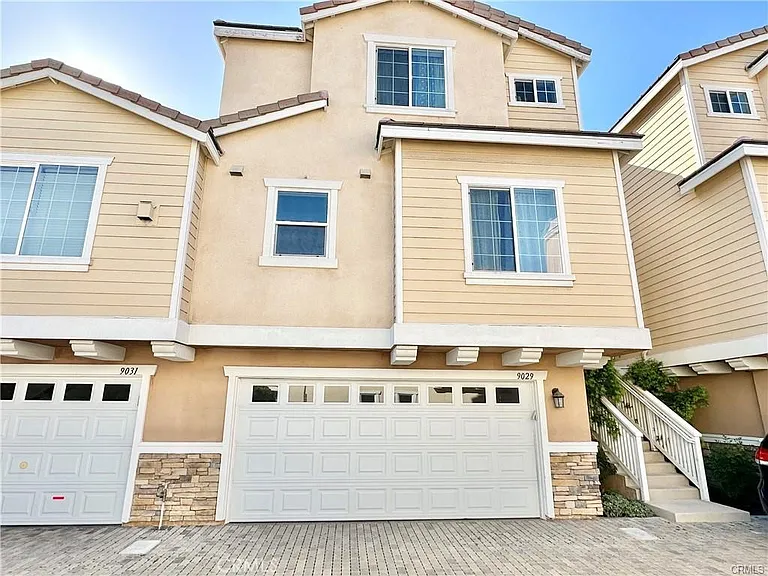 9029 Kimberly Ln — Photo 2
