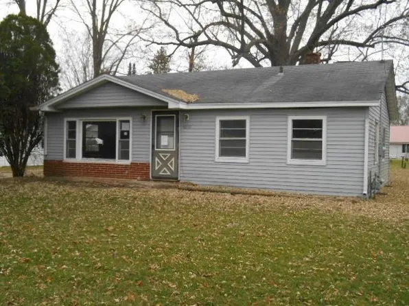 10850 3rd St, Roscoe, IL 61073