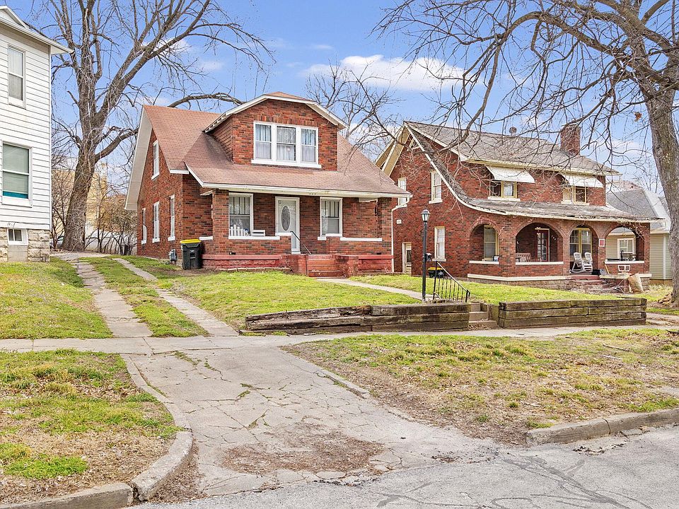 1st image of 702 4th St