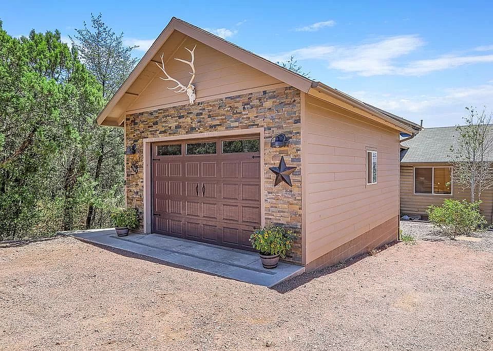 2nd image of 13821 Randolph Pl