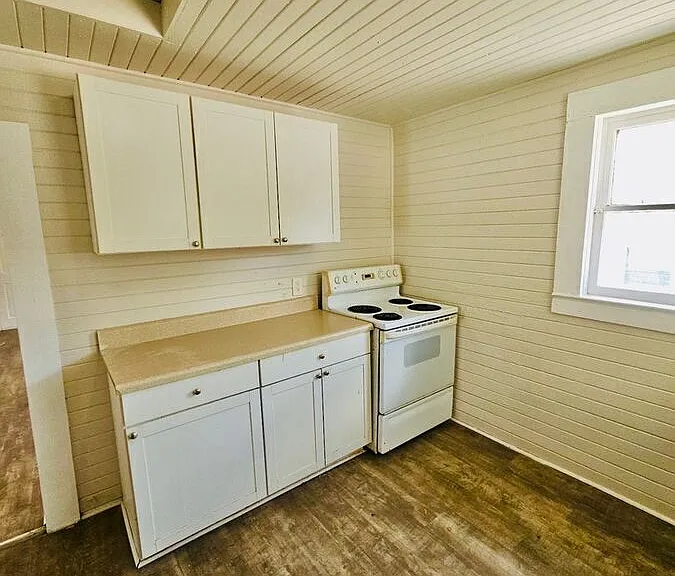 1135 Polk St W — Photo 12