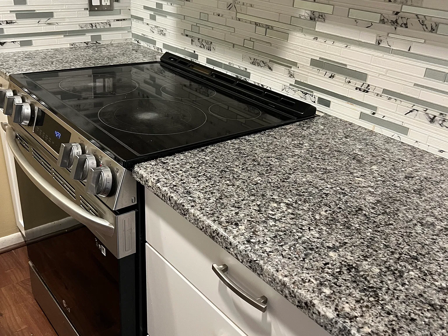 6 bed, $6,900 — Photo 3
