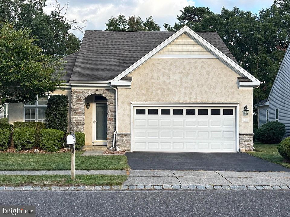 1st image of 11 Westport Dr