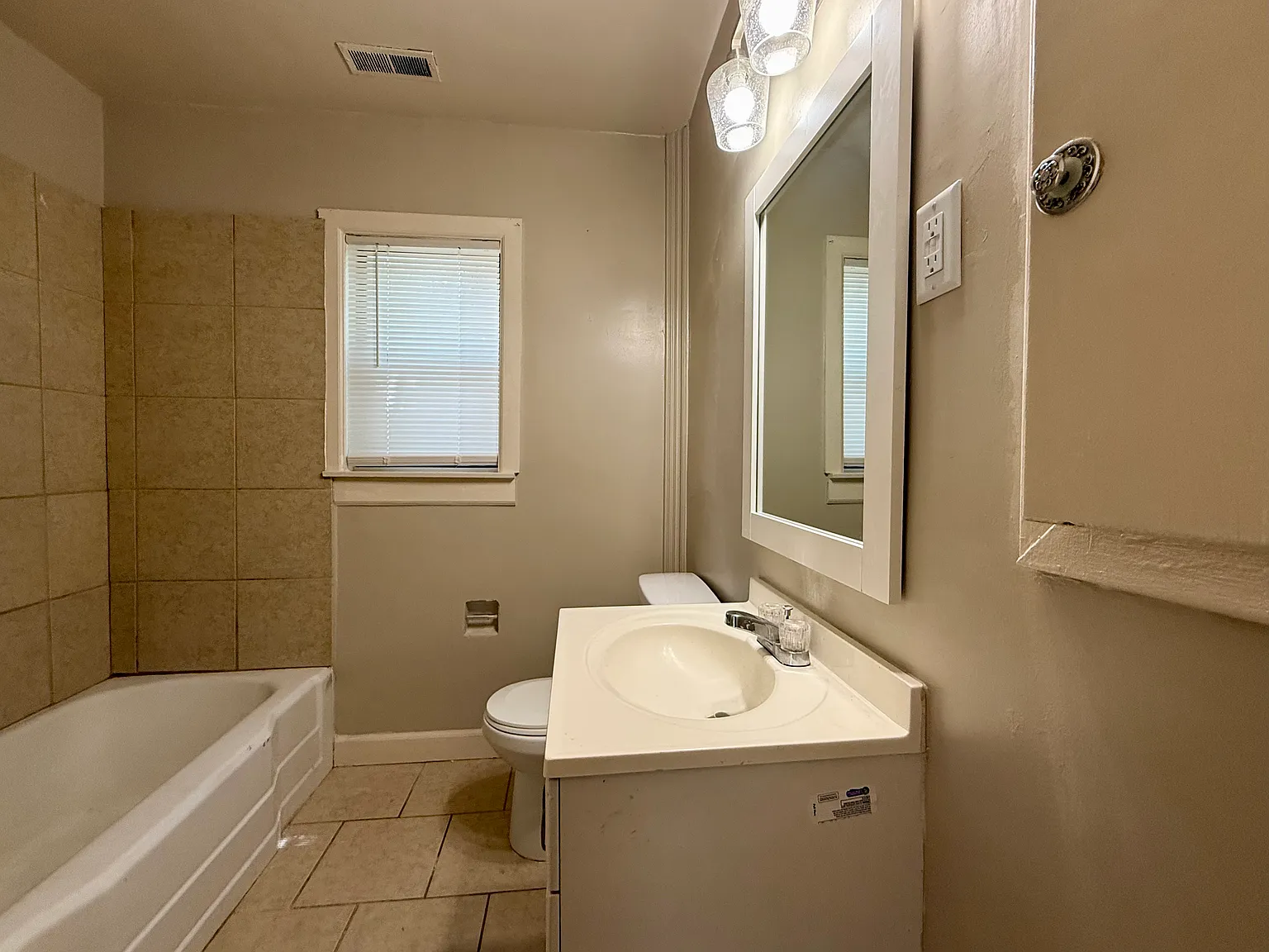 2 bed, 767 sqft, $850 — Photo 3