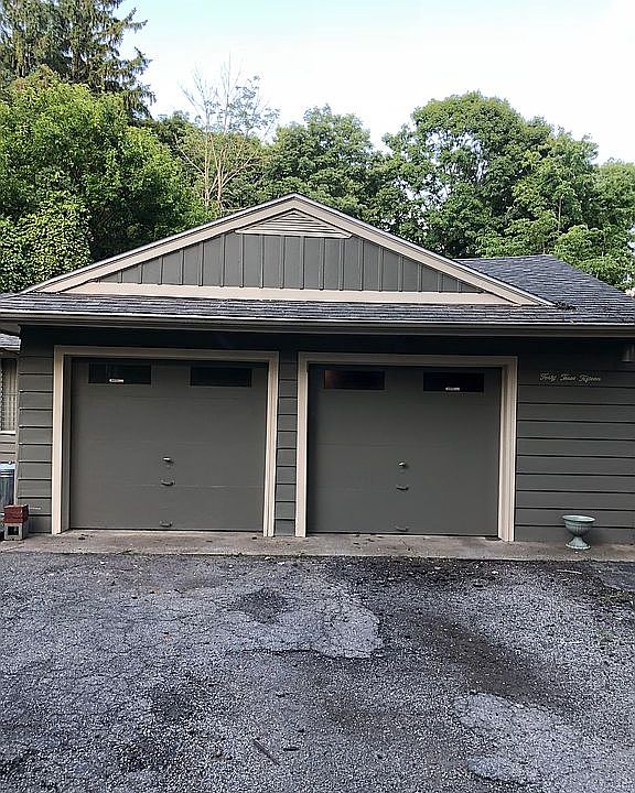 2nd image of 4315 Briar Pl