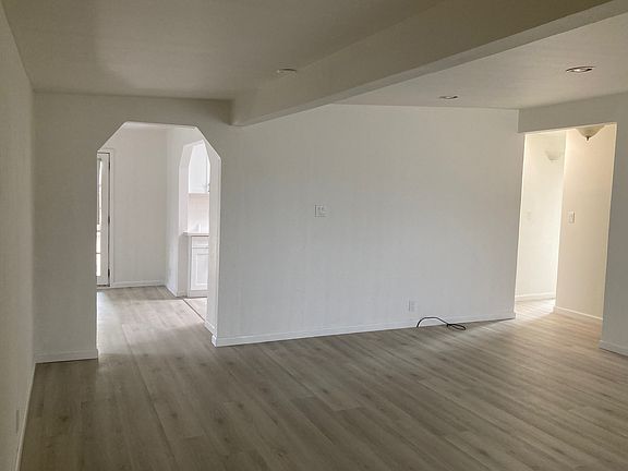 2nd image of 718 San Tomas St