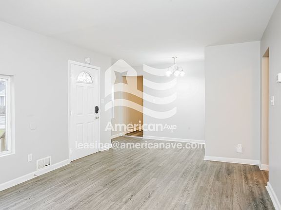 1126709_003_wm_-_living_room_13593523.jpg