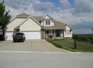 1216 Foxtail Dr, Grain Valley, MO 64029