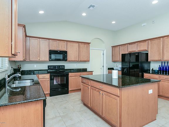 3rd image of 1406 Dittmer Cir SE