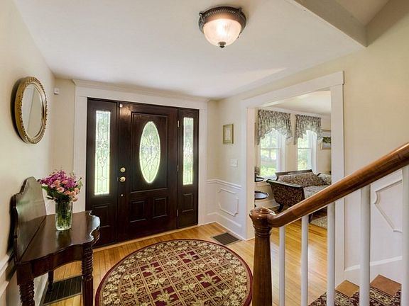 4th image of 163 Prospect St