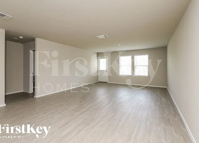 1910 Morse Way — Photo 4
