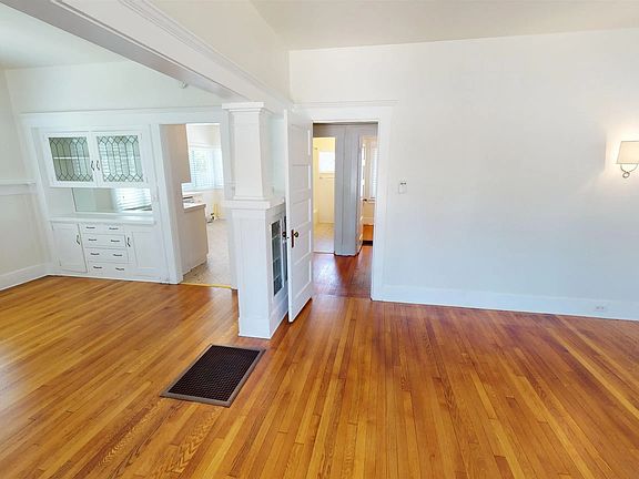 2nd image of 546 Palm Ave