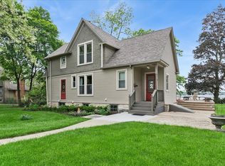 35 Lakeview Pl, Lake Zurich, IL 60047